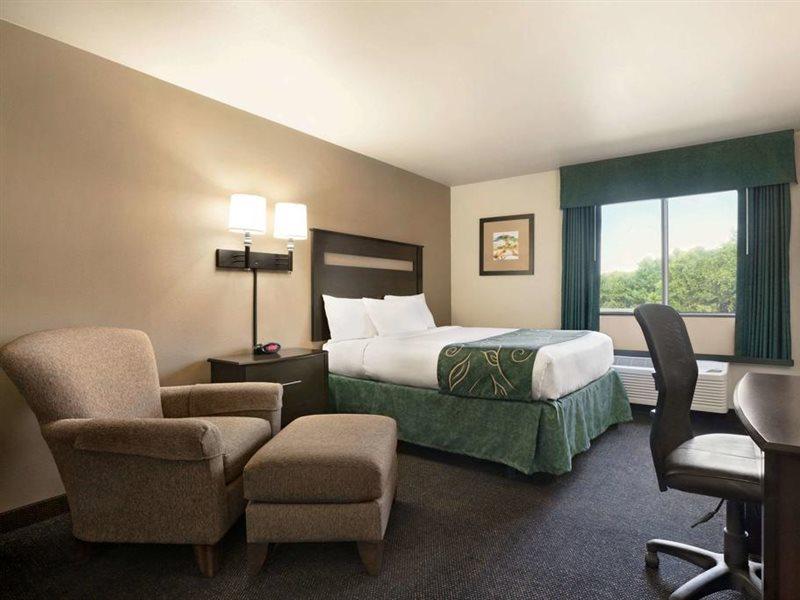 Travelodge By Wyndham Brunswick Near Fredrick Exterior photo