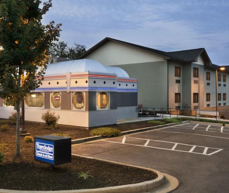 Travelodge By Wyndham Brunswick Near Fredrick Exterior photo